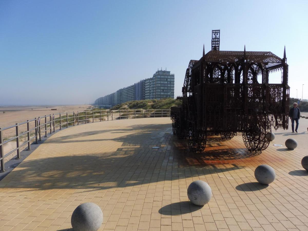 Studio On The Beach With Sea View Миделкерке Екстериор снимка