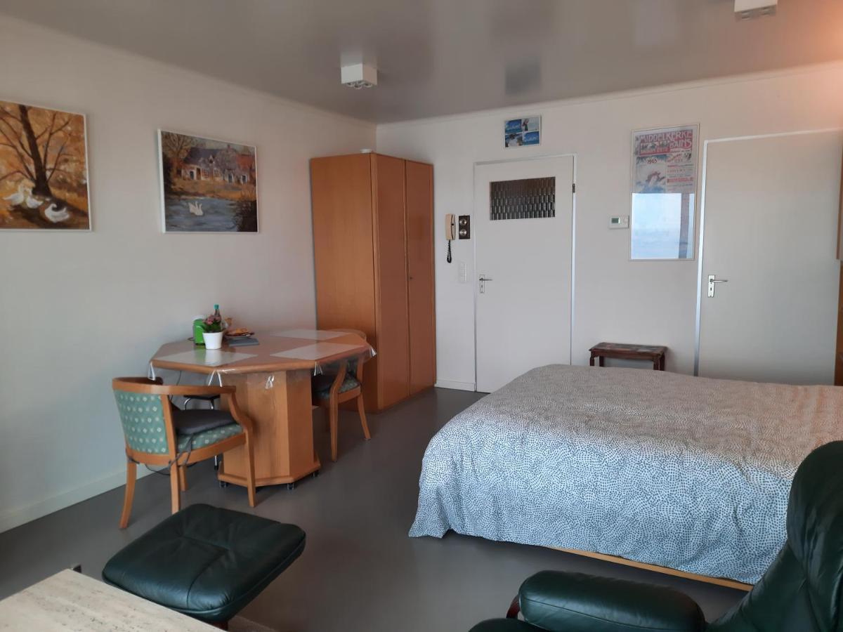 Studio On The Beach With Sea View Миделкерке Екстериор снимка
