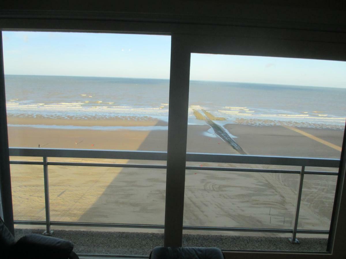 Studio On The Beach With Sea View Миделкерке Екстериор снимка