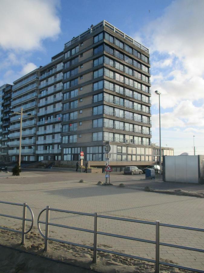 Studio On The Beach With Sea View Миделкерке Екстериор снимка